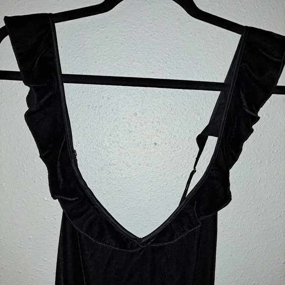 Victoria Secret Velvet V Neck Romper Ruffle Trim Black Relaxed Fit Size Medium - Picture 3 of 8